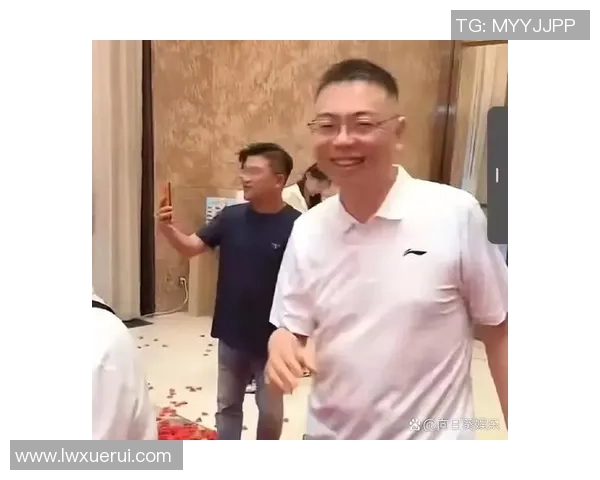 豪气庆功宴布朗胡金秋获千万奖金李春江举杯致敬展团队风采 豪气庆功宴布朗胡金秋获千万奖金李春江举杯致敬展团队风采